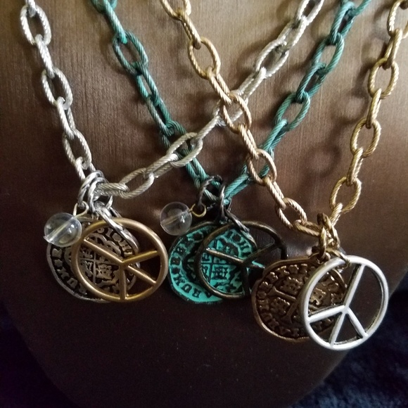 Set of 3 peace sign necklaces - Picture 2 of 5